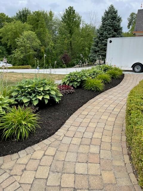 Gallery photos for Enhancing Curb Appeal with Mulching and Landscaping: Image #1