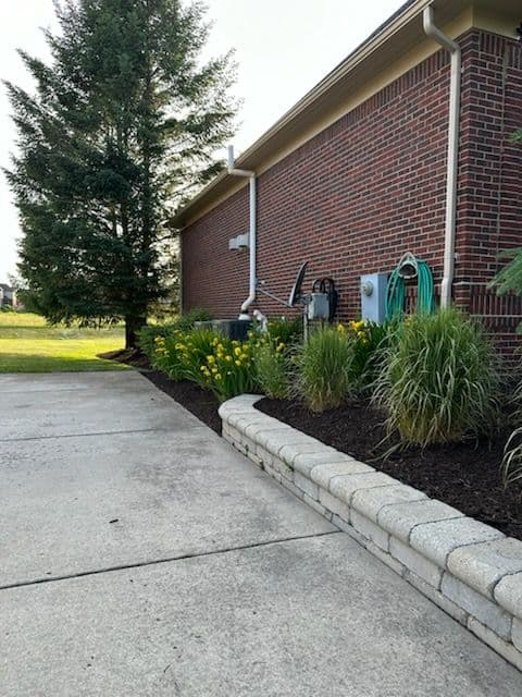 Gallery photos for Revitalize Your Landscape with Fresh Mulch: Image #1