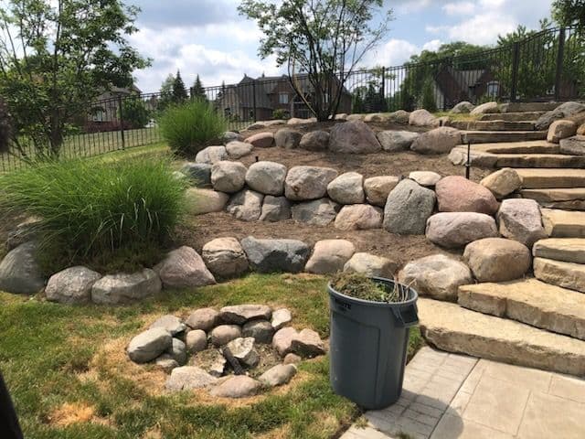 Gallery photos for Breathtaking Landscape Bed Cleanup: Image #3