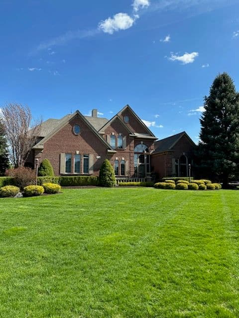 Expert Hedge Trimming and Mulch Installation Service image