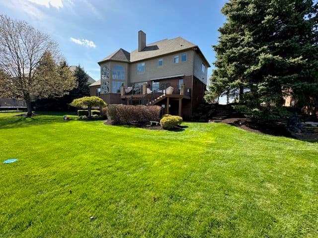 Gallery photos for Expert Hedge Trimming and Mulch Installation Service: Image #2